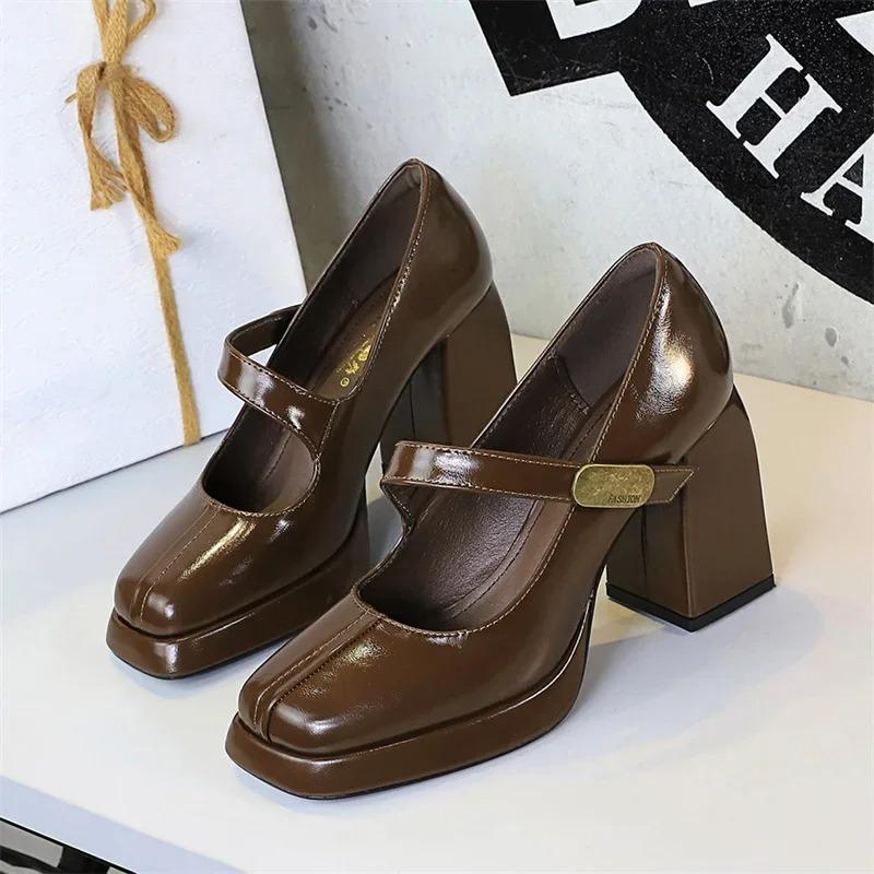 Scarpe col Tacco Alto da Donna Design Retro Quadrato Scarpe col Tacco Alto Moda Scarpe Mary Jane Fibbia Metallica Scarpe Singole in Pelle da Donna