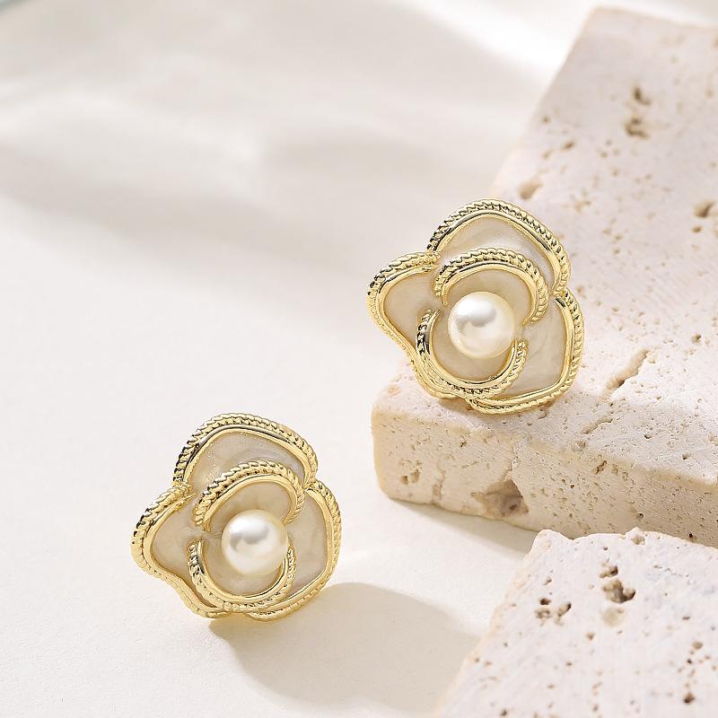 European and American fashion exquisite enamel drop glaze three-dimensional camellia pearl stud earrings light luxury elegant commuter earrings