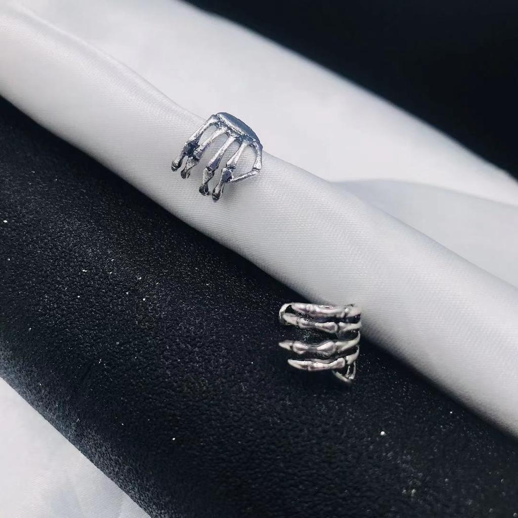 2024 New Fashion Halloween Skull Hand Ear Clip Without Ear Hole Strange Hand Ear Clip Manufacturers Supply Punk Jewelry Ear Clip