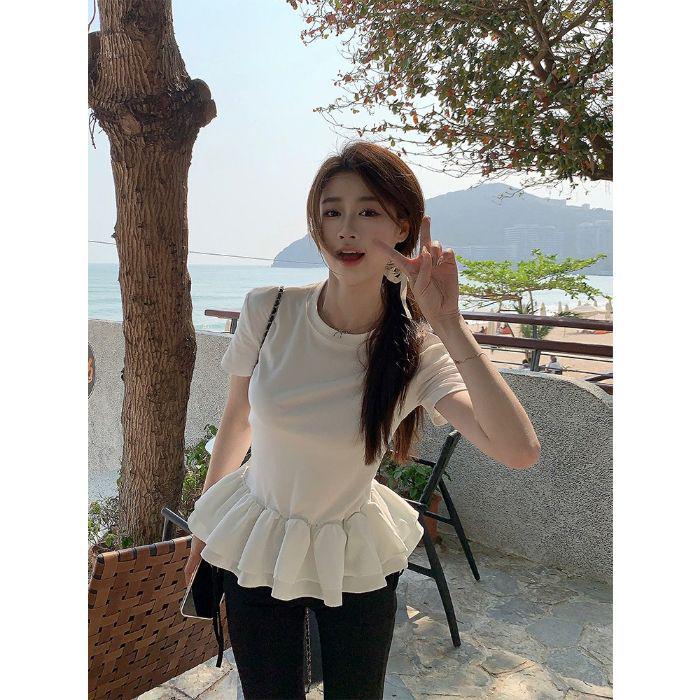 

В наличии женская футболка с лоскутным кружевом, рукавами-фонариками и приталенного силуэта Medium белый