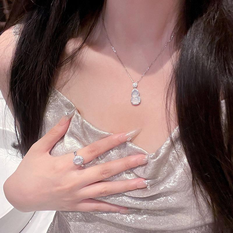 Stainless Steel Zircon Chain Hoist Pendant Necklace New Chinese Niche Versatile Clavicle Chain Light Luxury Advanced Sense Necklace