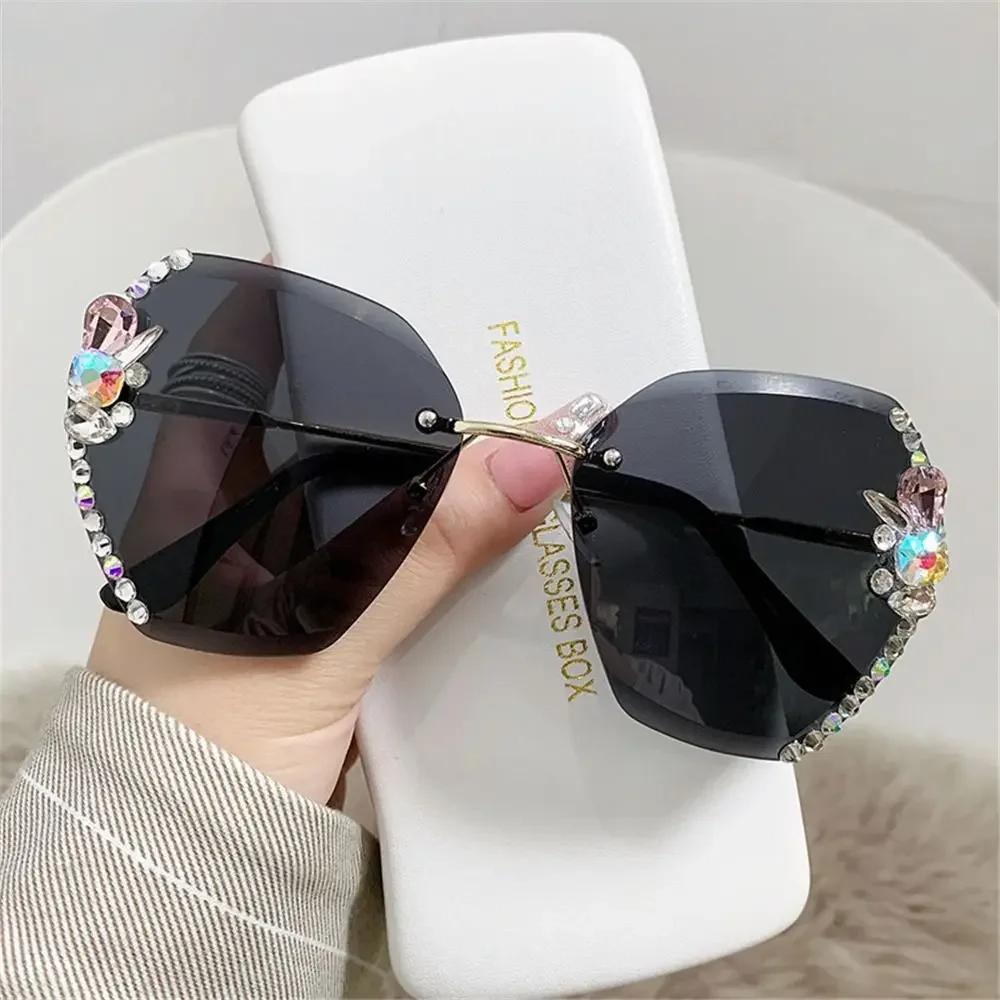Women's Sunglasses Luxury Brand Designer Vintage Rimless Rhinestone Sunglasses Gradient Sun Glasses for Women Fashion 2024
