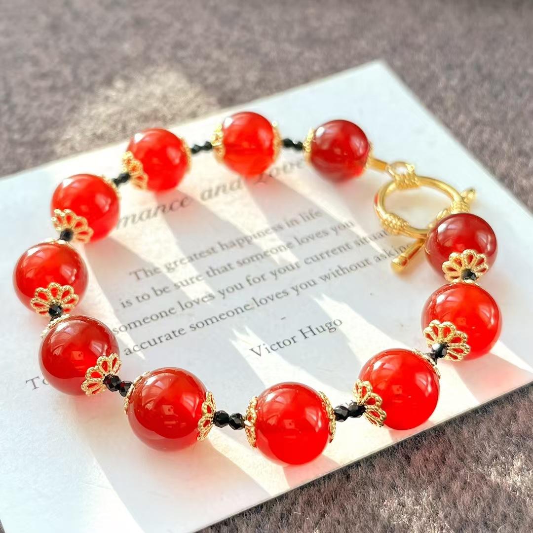 

High Quality Pigeon Blood Red New Year Red Natural Chalcedony Agate Bracelet Bracelet