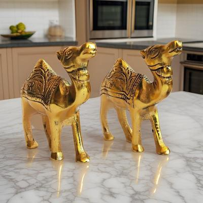 Eleganz in Metall Kamel Schauobjekt Set - Exquisite Heimdekoration für einen Hauch Wüsteneleganz 2er-Pack