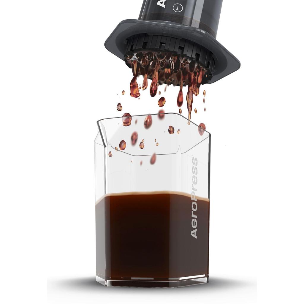Authentic AeroPress Carafe, 600ml Pitcher/Decanter, Clear Plastic, Unbreakable, Compatible with All Types of Pressure Brewing, 89209132
