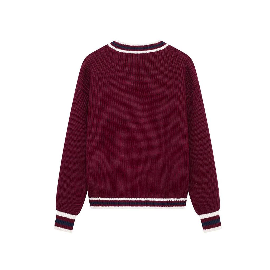 Dámský kardigan s výstřihem do V na jaro 2025 ve streetovém stylu