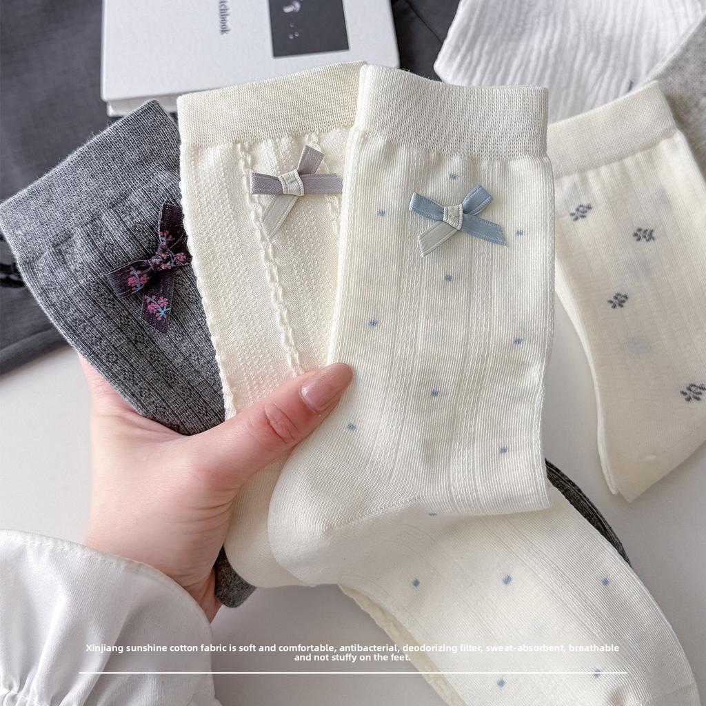 White Bow-knit Socks - Mid-calf Length, Suitable for Sports, Odor-resistant and Sweat-absorbent, Suitable for Spring, Autumn and Winter for Girls.