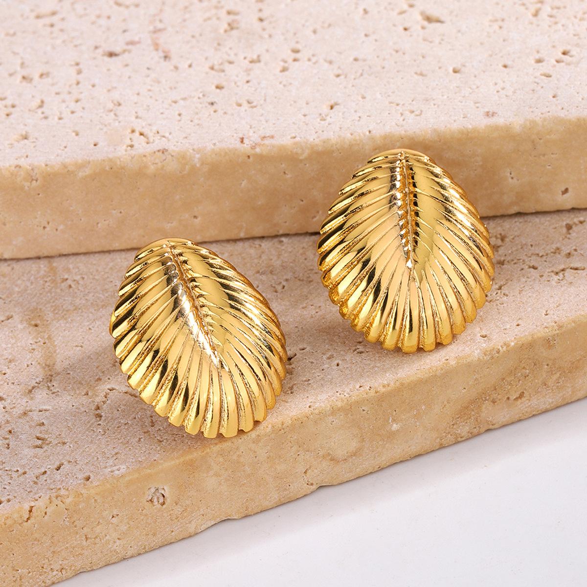 

Niche design stainless steel gold earrings, high-end light luxury earrings, seaside vacation earrings