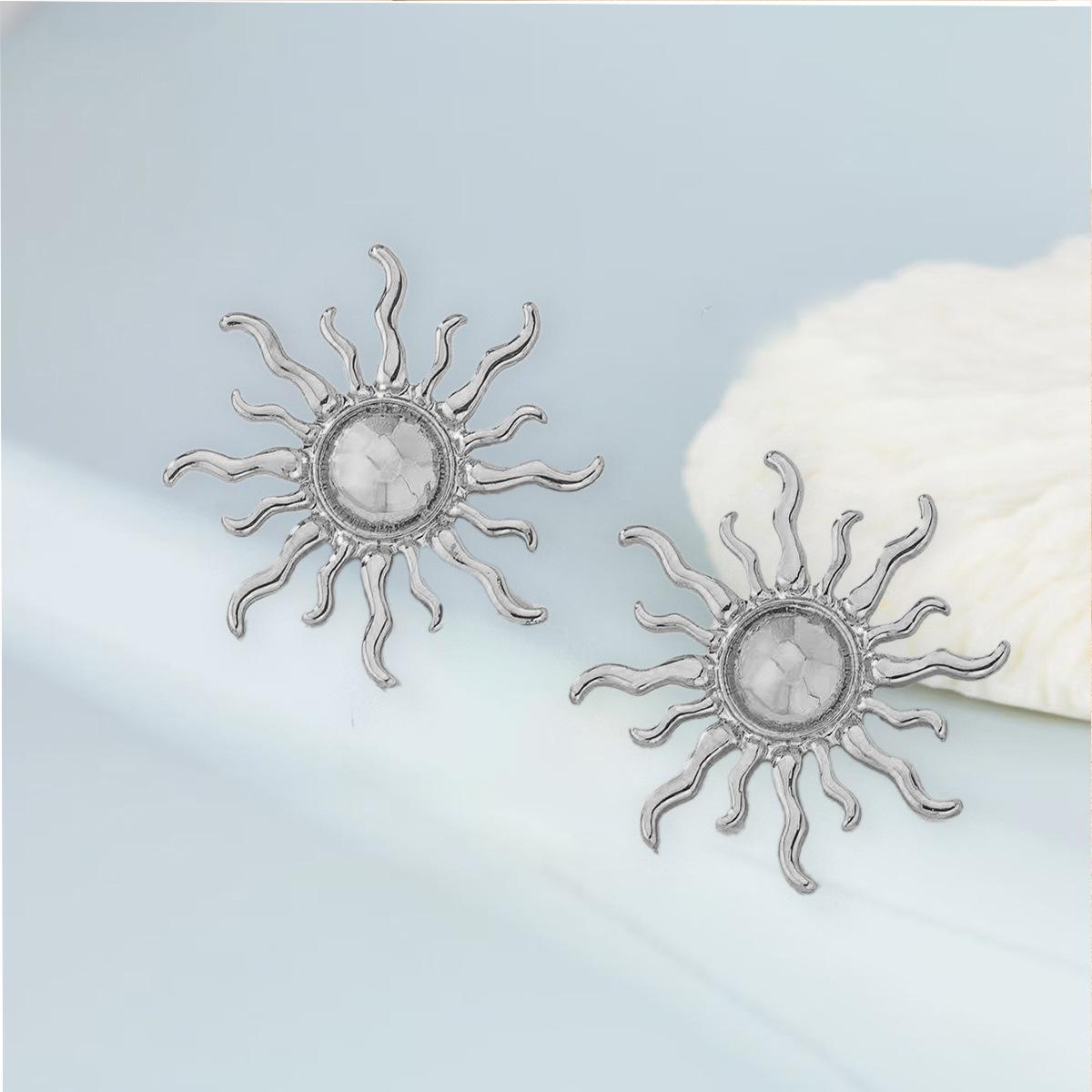 

Fashion sun flower light earrings female Internet celebrity trend party retro metal cold ear jewelry срібло сірий колір