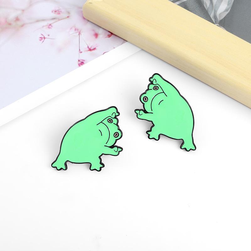 Cute Charming Frog Shaped Enamel Badge Unique Alloy Brooch For Accessories Fashionable