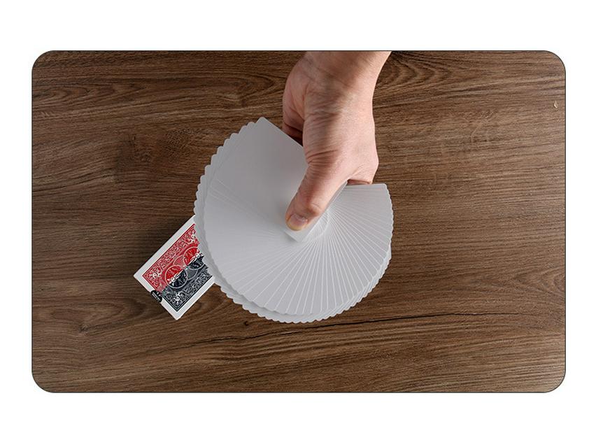 Magie du Nord: 52 Nuances de Rouge V1 - Cartes à Jouer Chef-d'œuvre Shin Lim