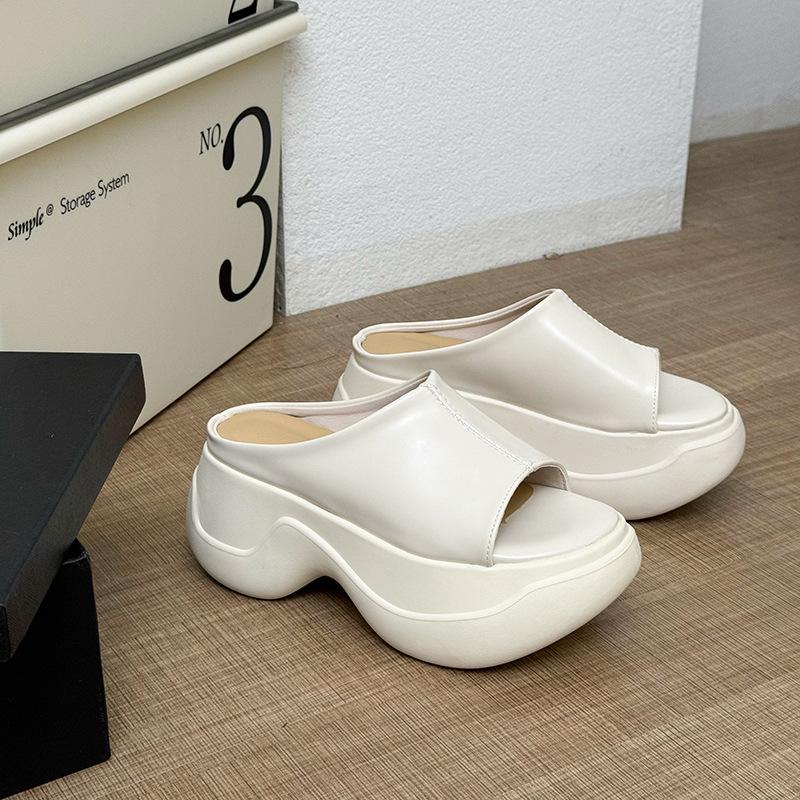 

With skirts, platform slippers, women s outer wear, fashionable and high-end, new models, going out to increase the height of the slope and sandals 35