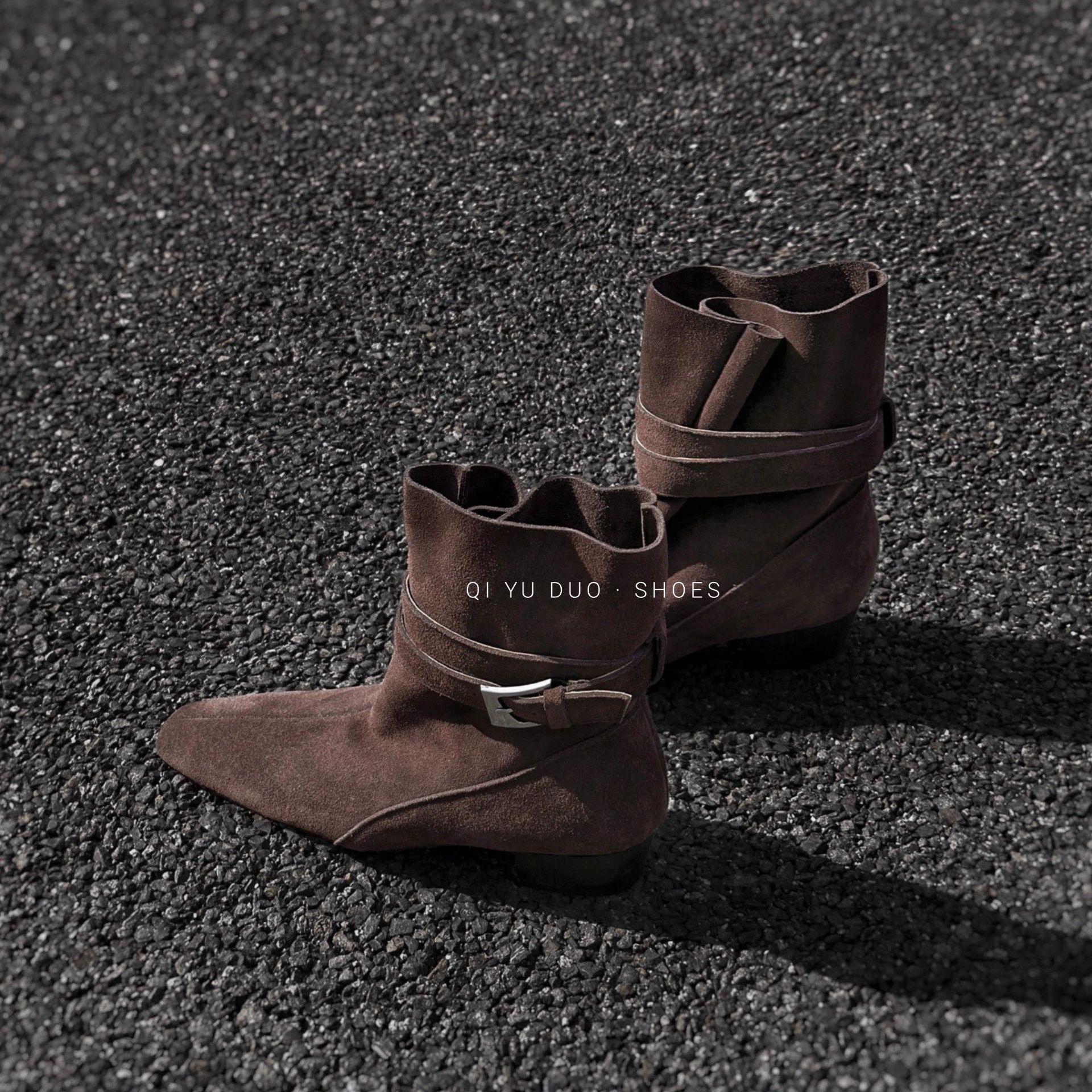 

2025 Autumn/Winter Men s Vintage Square Toe Buckle Ankle Boots 37