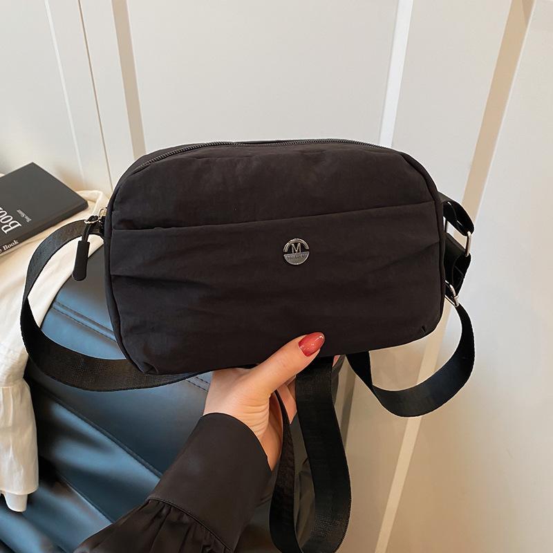 

Solid color casual going out men and women lightweight storage wide shoulder strap versatile simple shoulder messenger bag portable tote cloth bag чёрный