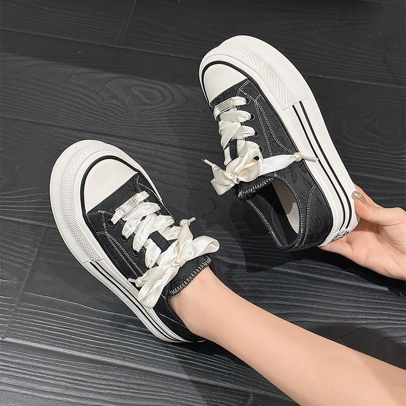 Scarpe da ginnastica con plateau da donna nuove a taglio basso in pelle suola morbida piccolo rialzo casual sportive board shoes