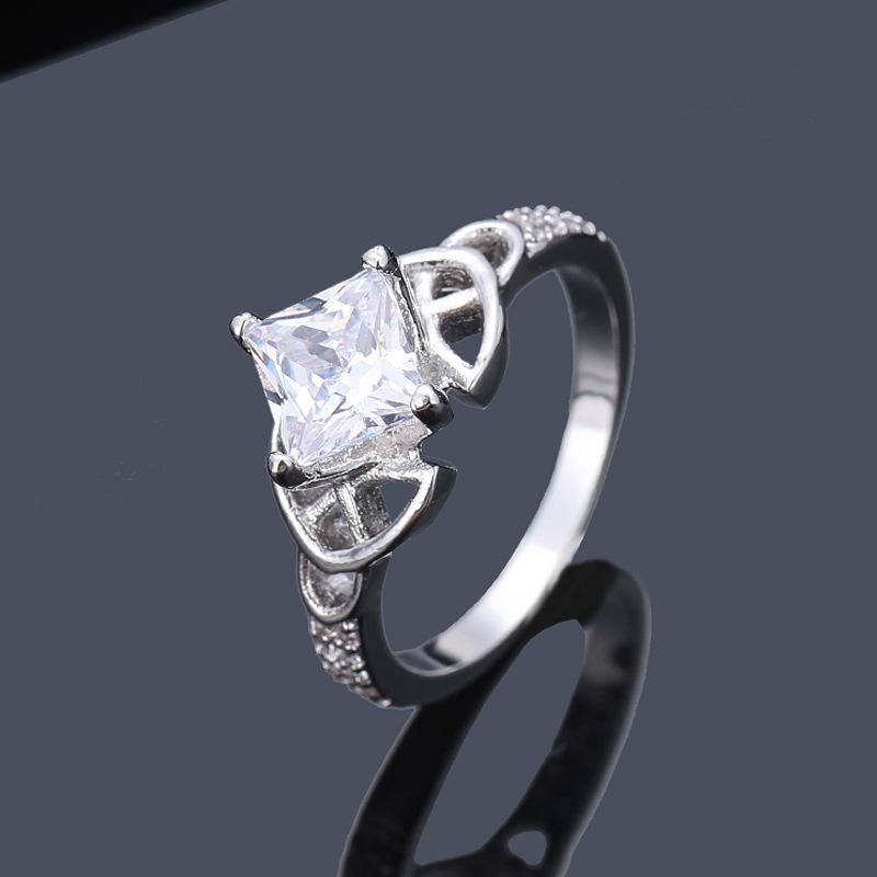 New Korean-Japanese Four-Prong Micro-Paved Copper Hollow Square Ring Size 10 белый