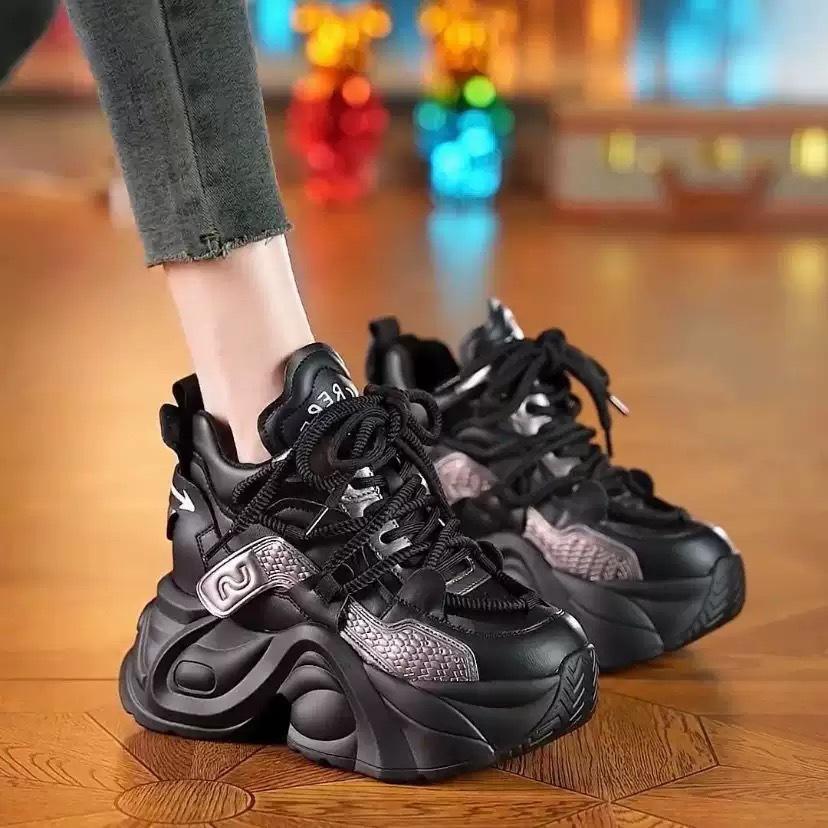 Soft leather shoes women's autumn 2025 new platform dad small versatile sports increase casual sports shoes women's tide