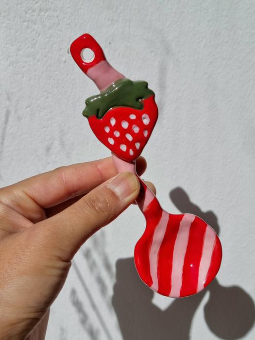 Deulkkot Ceramic Strawberry Stripe Spoon Strawberry Stripe Spoon