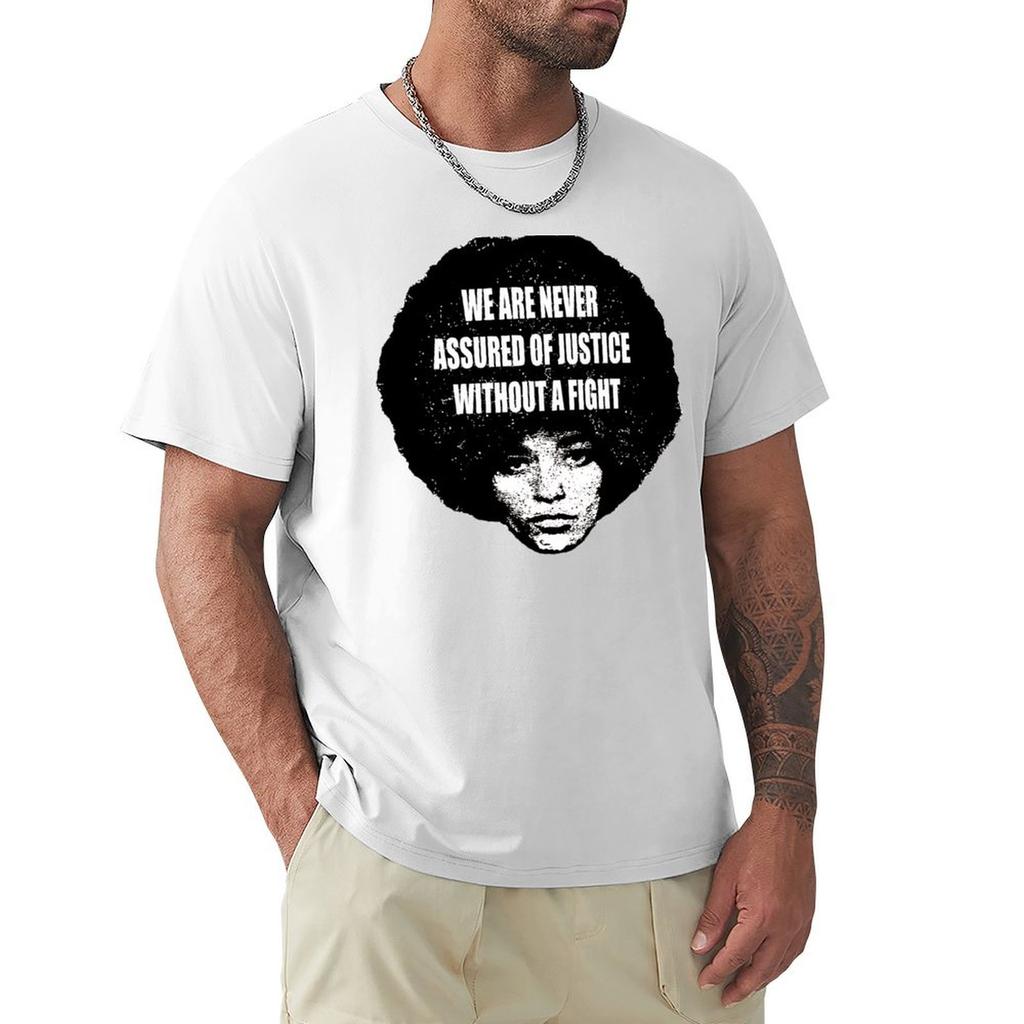Angela Davis Citazioni Non Siamo Mai Assicurati della Giustizia Senza una Lotta Maglietta Base Girocollo Manica Corta Top