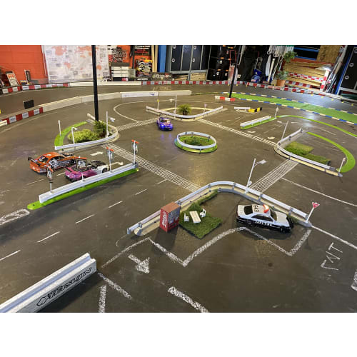 KERBS SYSTEM 1000R Curb Markers (50 Pieces) - 1 Box, Suitable for 1/10 Scale Radio-controlled Car Dioramas, Drifting, and Touring (Green)