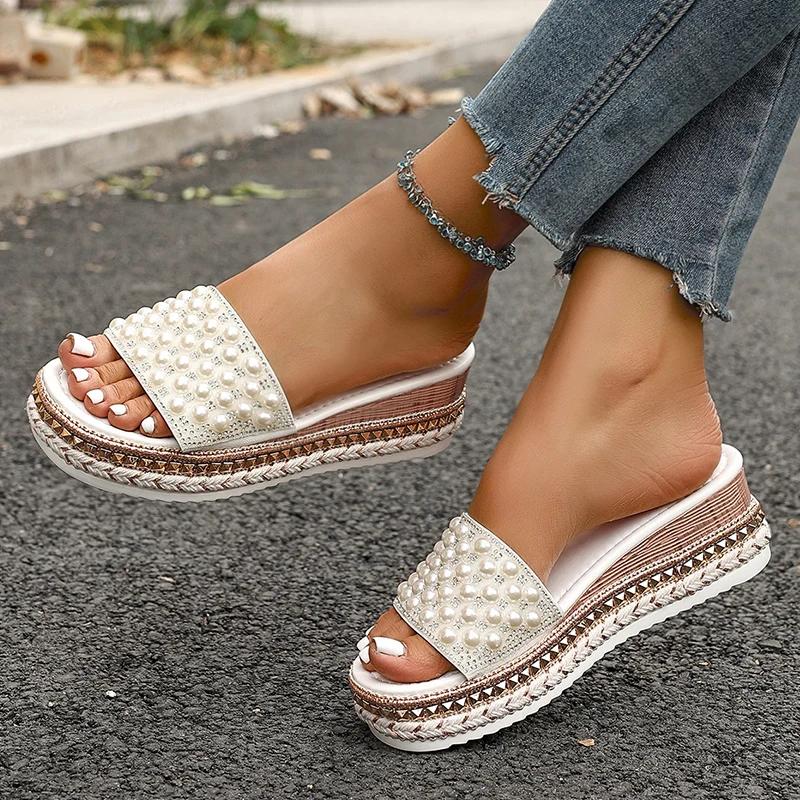Shiny Crystal Pearl Platform Slippers Women Fashion Rivet Decor Wedge Sandals Woman Summer 2025 Non Slip Thick Sole Beach Slides