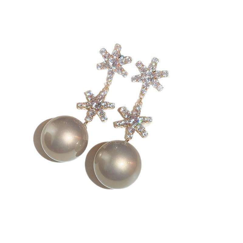 Orecchini a lobo geometrici a forma di fiore in zircone e perla stile coreano – Design elegante e di alta gamma per donna
