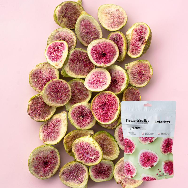 Mori-Style Cake Decoration: Dried Fruit Figurines with Fresh Figs for Birthday Parties
