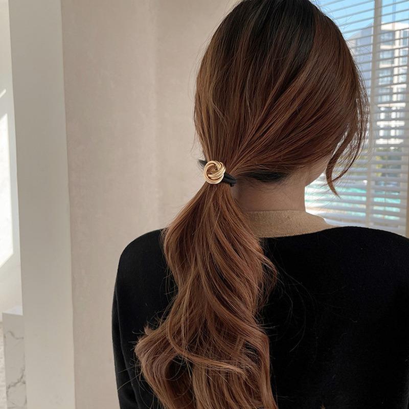The Minimalist Alloy Twisted and Simple Hair Band, Hair Tie, Hair Rope and Ponytail in A High-end Style