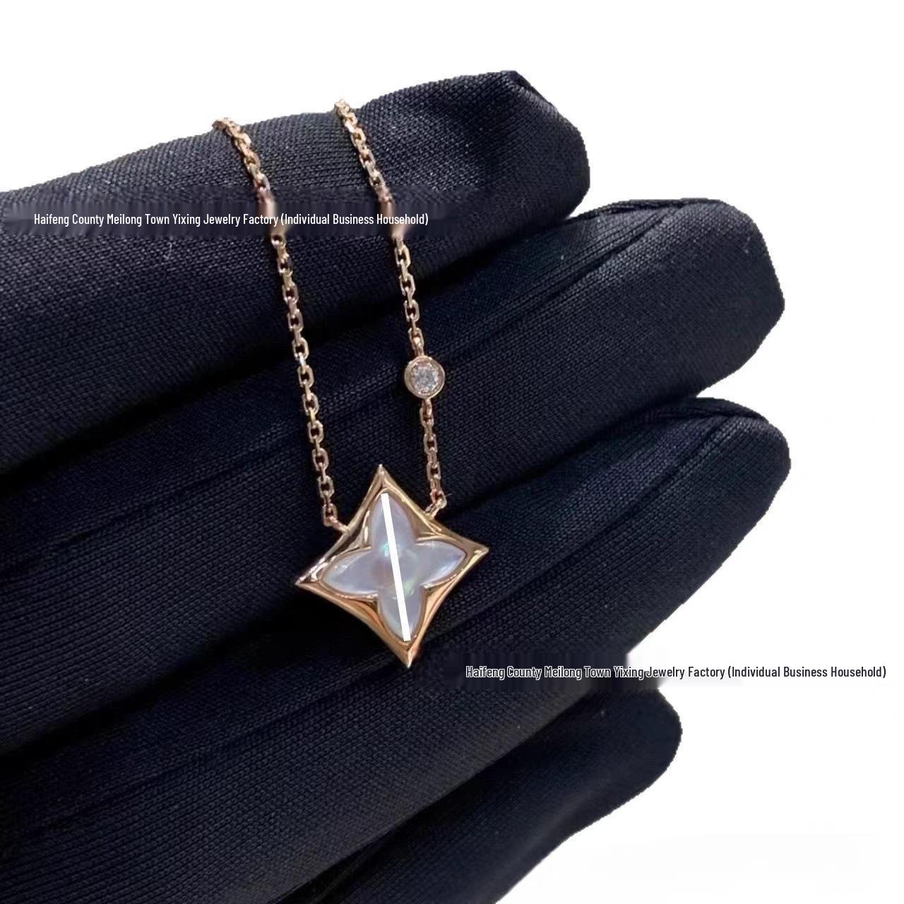 

Браслет с круглым бриллиантом, клевером, амазонитом и цветком - Женский, ремесло ЧПУ, V-образное золото, дизайн высокого класса