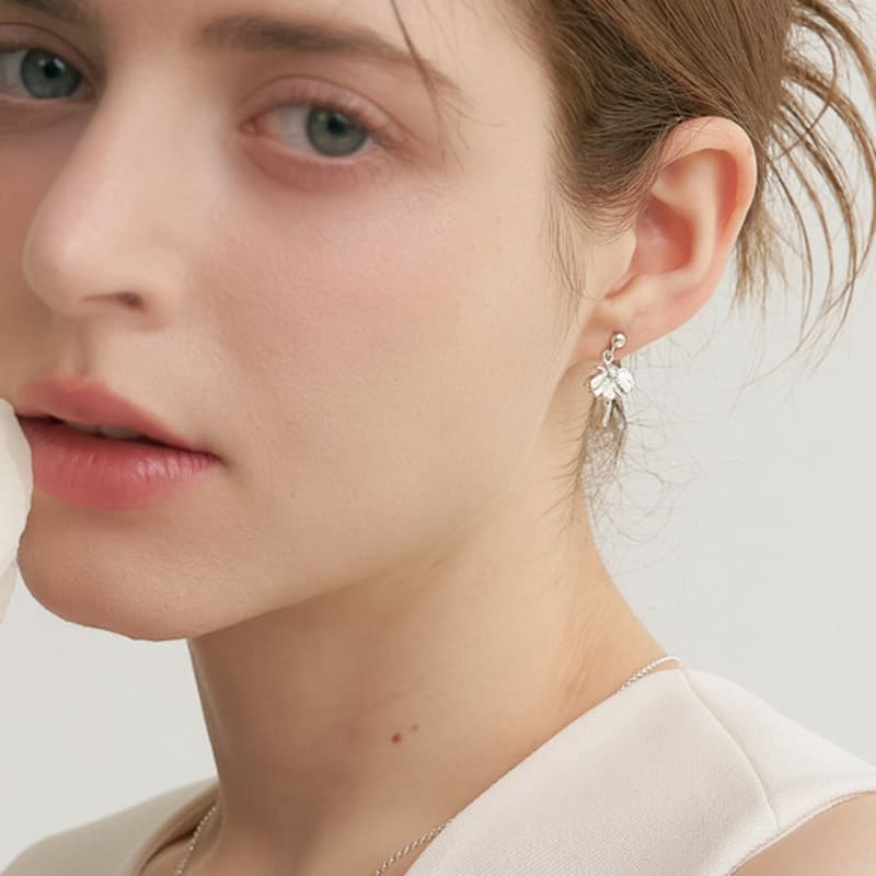 UNI.J [Cotidiano]Signature Flower Silver Earring Ie406