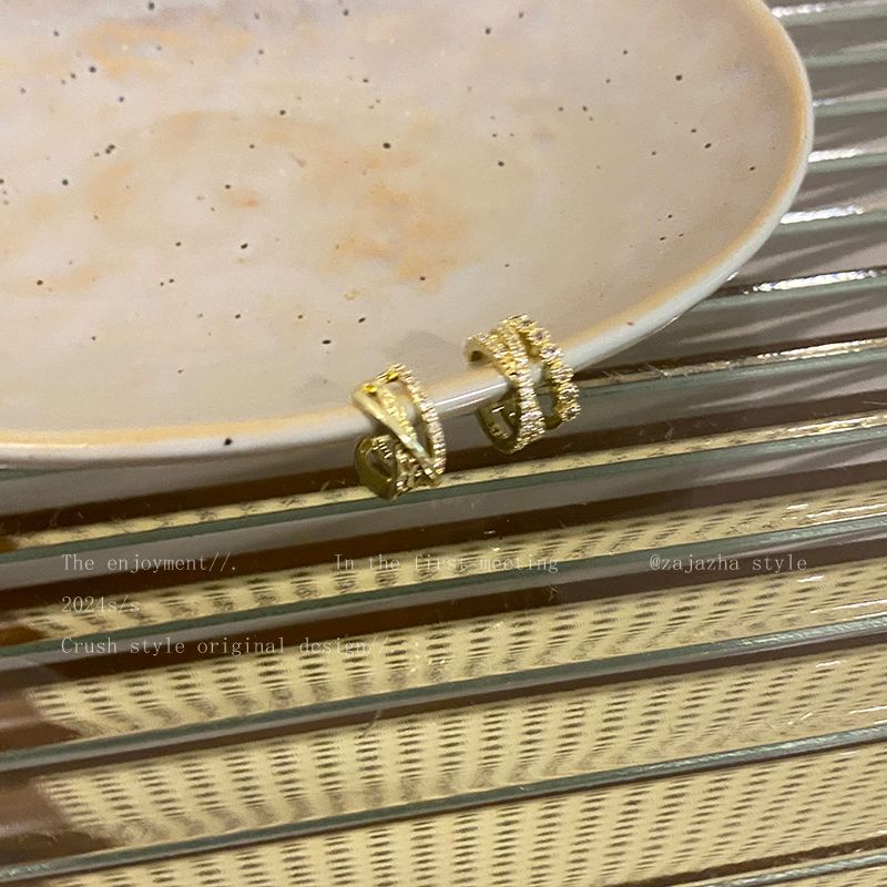 

Холодный стиль многослойный женский летний доступная роскошь кафф для ушей бестселлер циркон Golden zircon C- shaped ear clip