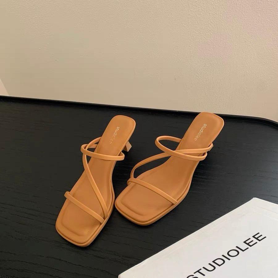 Fårskinnsversion Fransk tunn rem fyrkantig tå tunn hög klack coola tofflor dam sommar ny älvvind öppen tå romerska sandaler dam