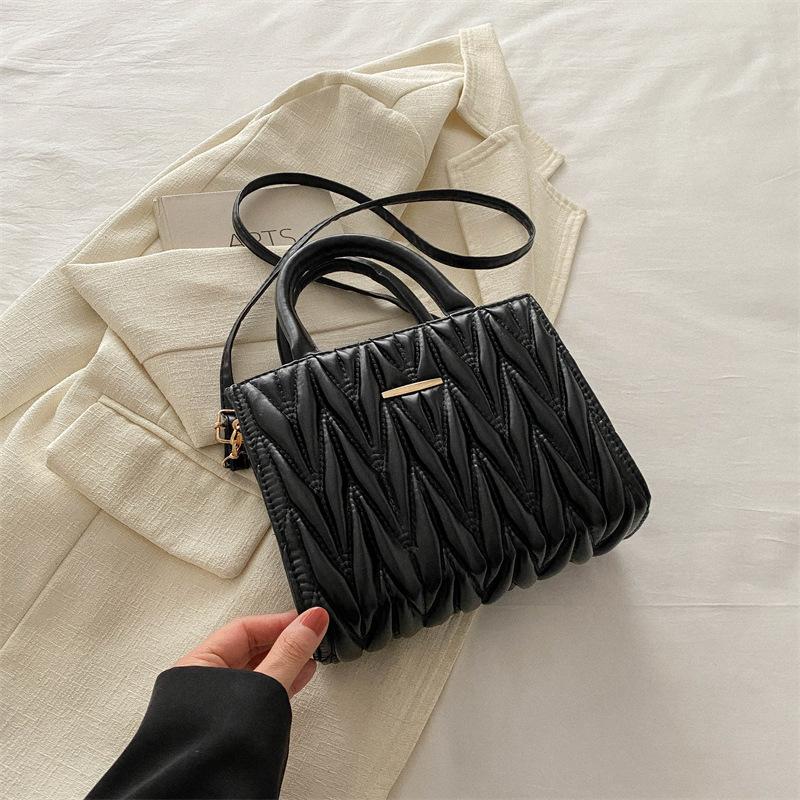 

Весна 2024 года, новая однотонная сумка, сумка-мессенджер через плечо в иностранном стиле, модная и повседневная маленькая квадратная сумка, женская сумка чёрный