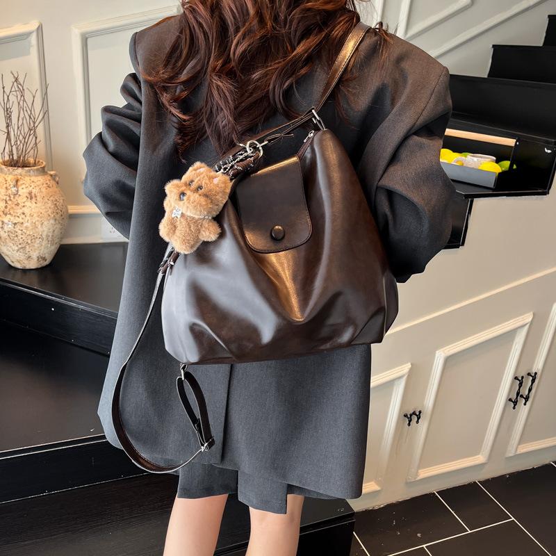 Multifunctional large-capacity bag women's 2025 autumn and winter new shoulder bag retro messenger bag commuter shoulder cloud bag