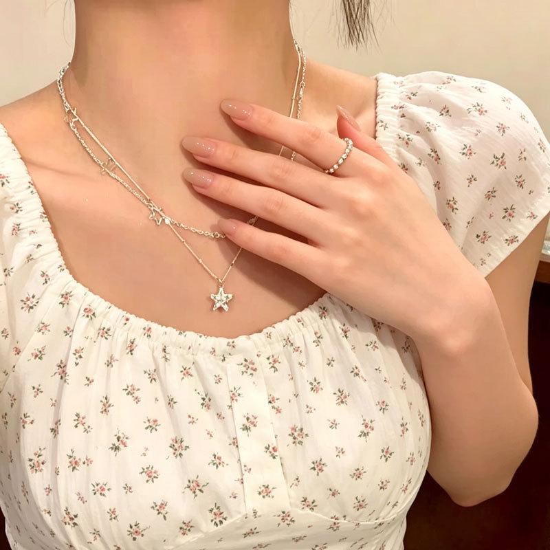 Delicate sparkling zirconium double-layer stacked star pendant necklace women's new light luxury high-end collarbone chain neck chain