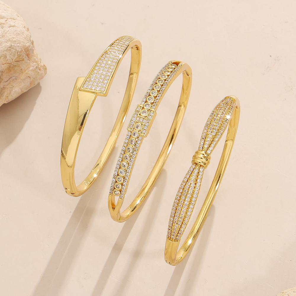 Luxuriöses funkelndes Strass-Armband, goldplattiert, für Damen, exquisites unregelmäßiges geometrisches Schleifenmanschetten-Federarmband Schmuck