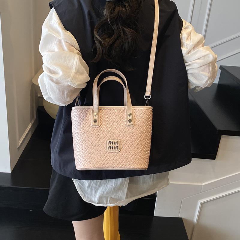 Today's popular hand-carried bucket bag women's new summer high-end sense versatile commuter shoulder messenger bag