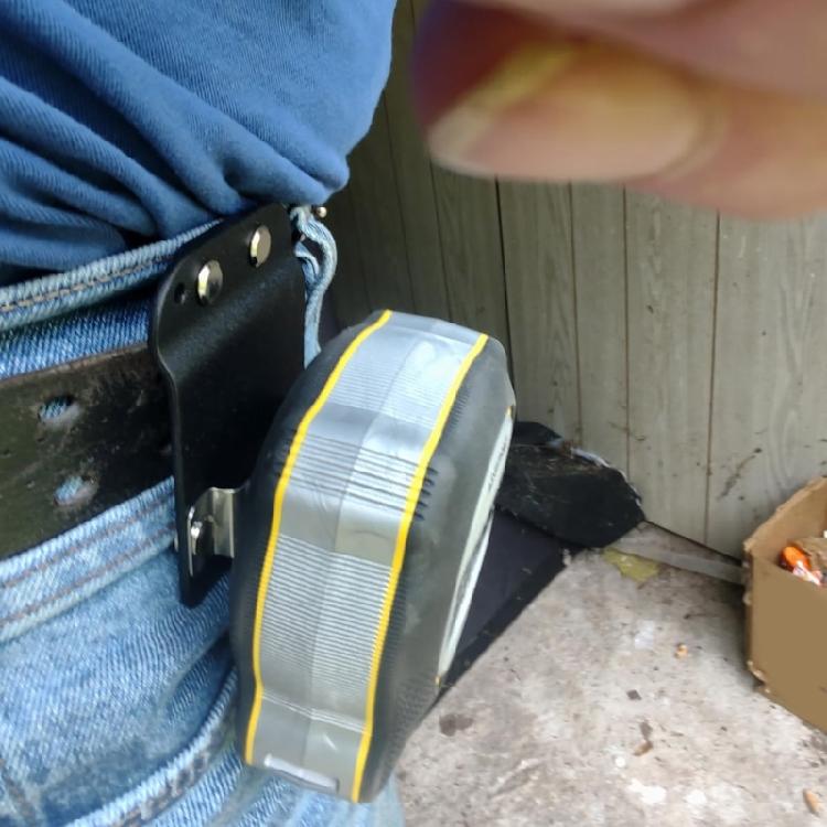 Nerezový hák na svinovací metry Snadná instalace na jakýkoli pásek Navrženo pro profesionální použití Zlepšení pracovního postupu 2 ks