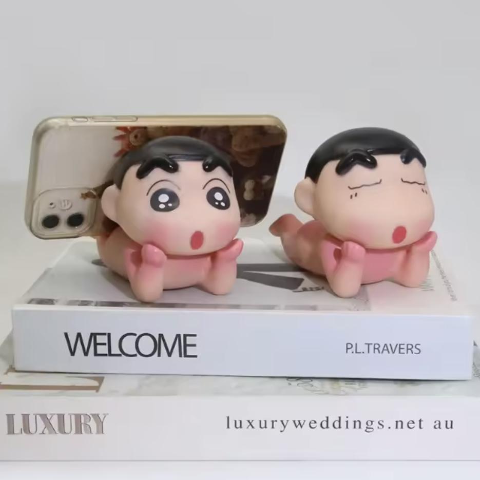 Crayon Shin-Chan Anime Figur Cartoon Kawaii Handyhalter Desktop Ornamente Modell PVC Sammlerstatue Geburtstagsspielzeug Geschenke