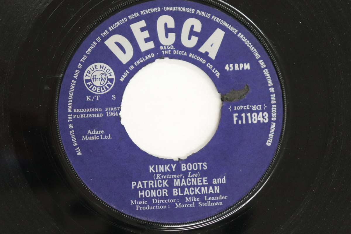

7inch Record PATRICK MACNEE & HONOR BLACKMAN - Kinky Boots F11843 DECCA 1964 UK Pop Used