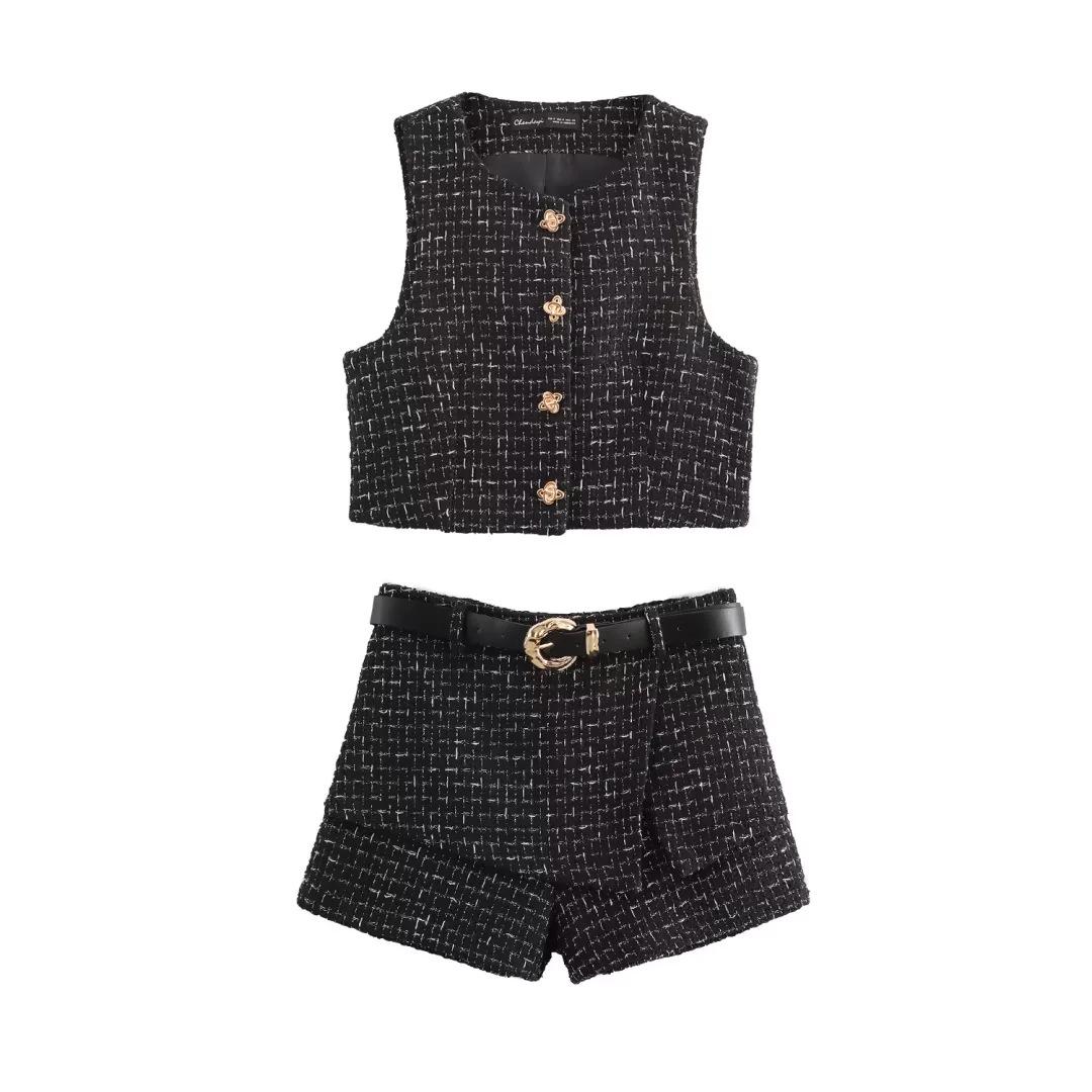 

Chic Tweed Set: Vest & Belted High-Waist Shorts L