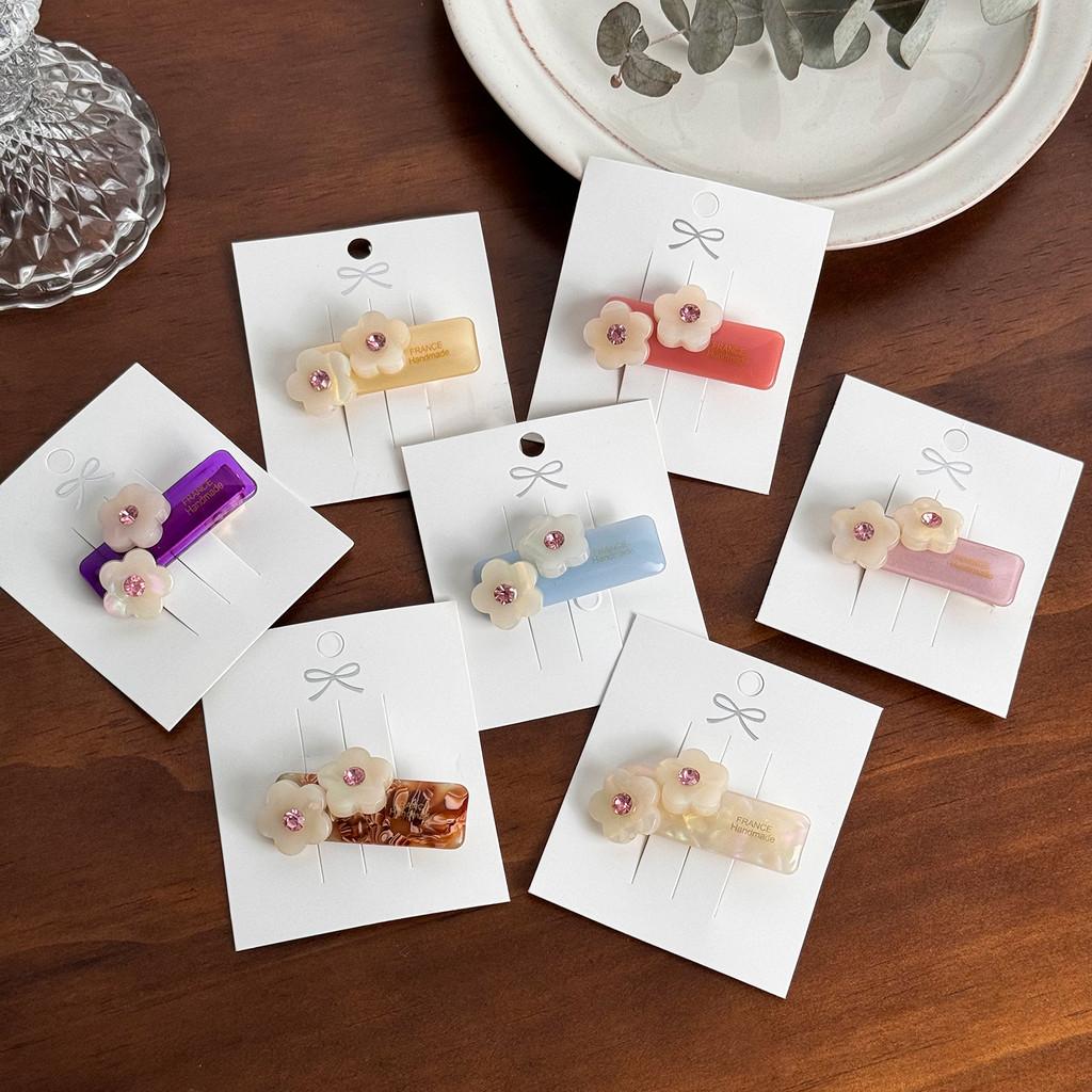 Sweet Floral Hair Claw Clip Charming Hair Accessory For Girls With Sparkling Design