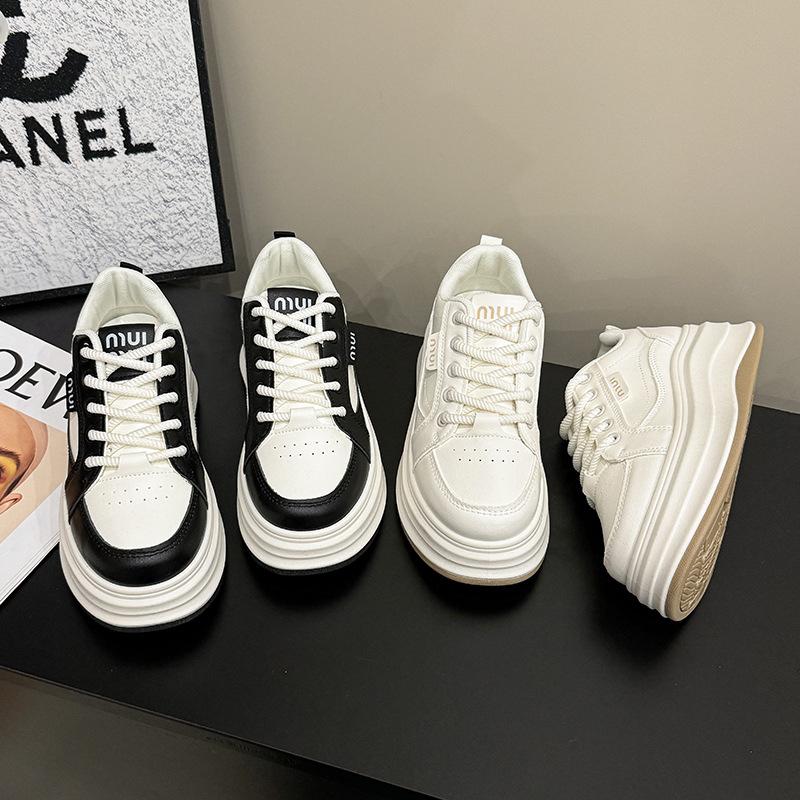 Modische Damen neue Frühling und Herbst Plateau vielseitige Freizeitschuhe erhöhende Sport-Board-Schuhe