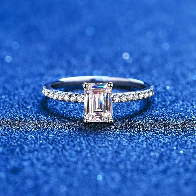 S925 Sterlingsilber Strahlender Schliff Moissanit Smaragd Ring für Damen - Stapelbarer Hochzeits- und Diamantring