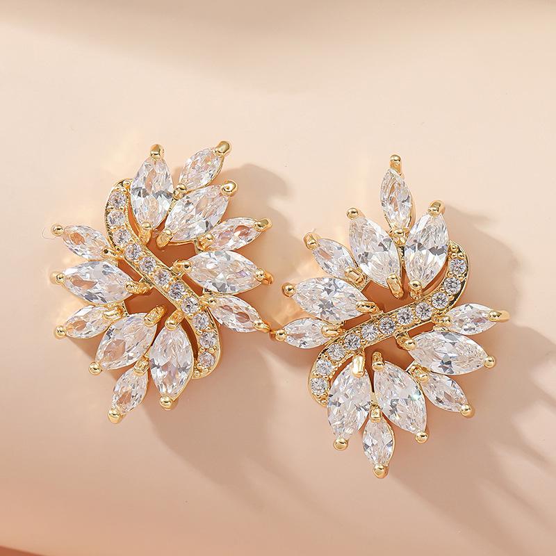 European American Retro Flower Zircon Crystal Earrings: Sparkling White Studs with Heavy Workmanship