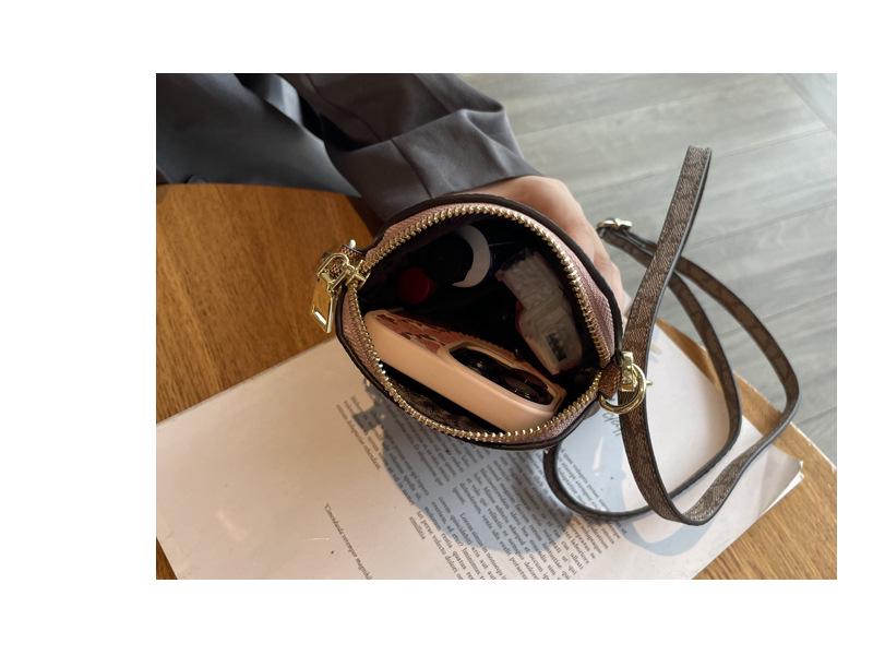 Trendy 2024 Mini Crossbody Phone Bag: Lightweight, High-End Summer Accessory for Women