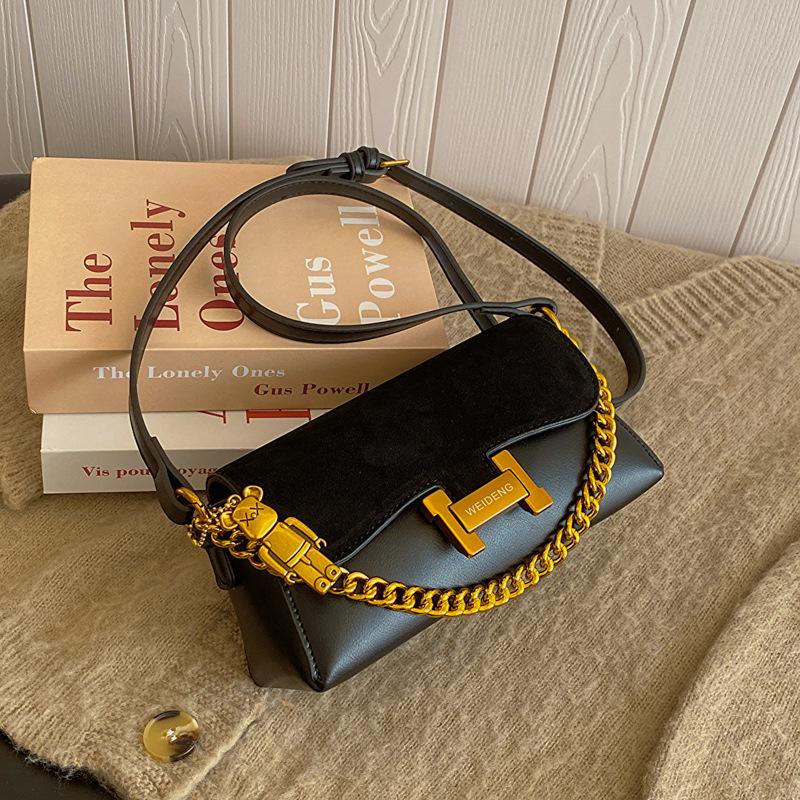 2025 new high-end chain underarm bag versatile portable messenger bag retro bag Korean version small square bag