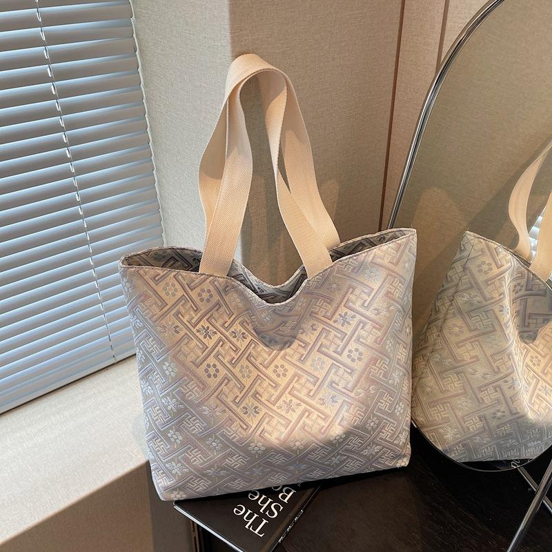 Summer New Portable Small Bag Women's Tote Bag New Sweet and Delicate Commuter Shoulder Tote Bag