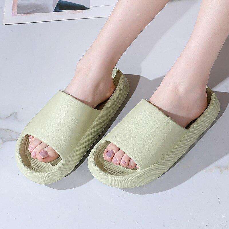 New Women Bathroom Indoor Slippers Unisex Men Slippers Beach Sandals Flip Flops EVA Soft Flat Shoes Female Platform Slippers