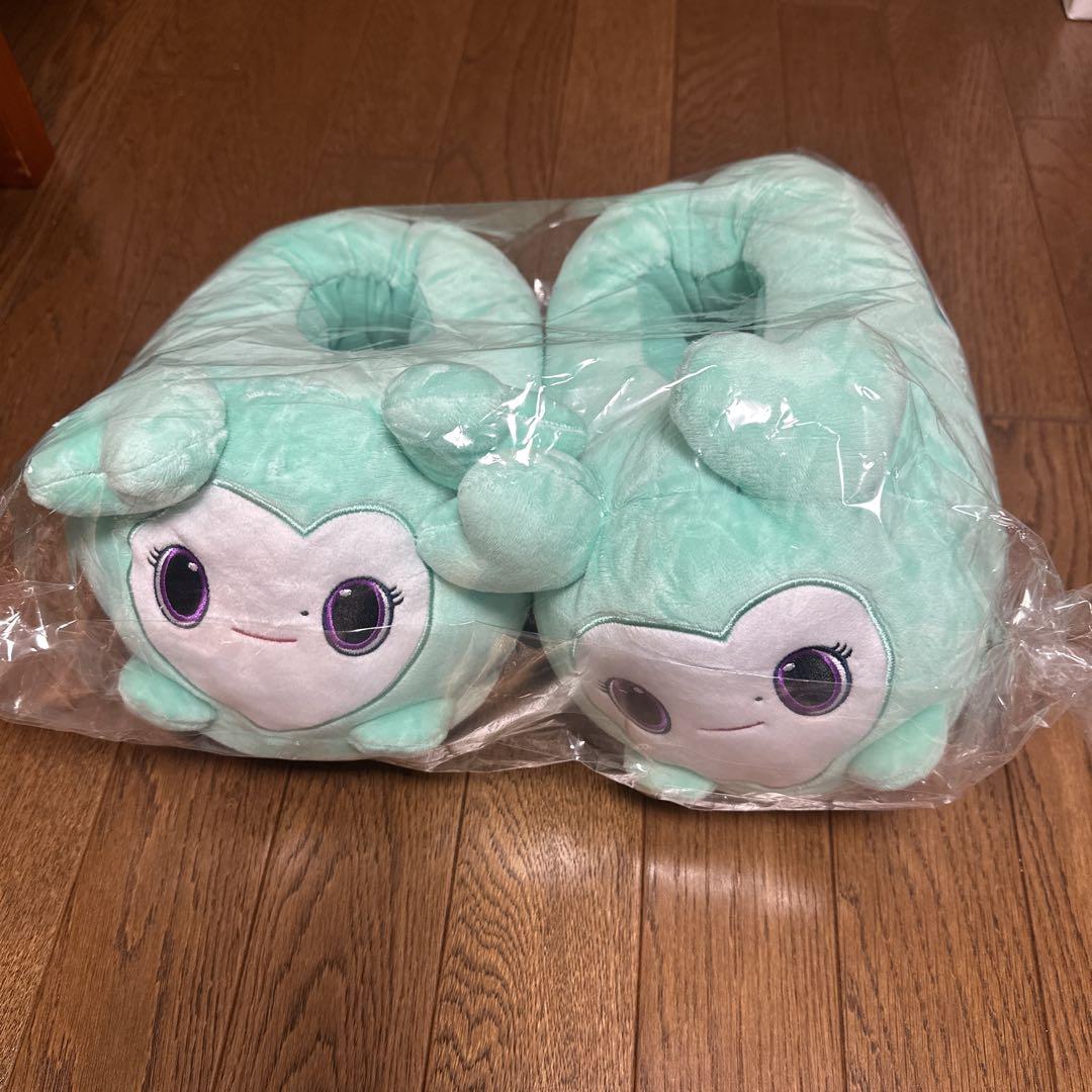 

[USED] TWICE LOVELYS Plush Slippers Mina